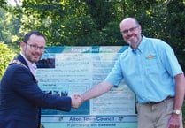 Birdworld flies to rescue with Kings Pond signs donation