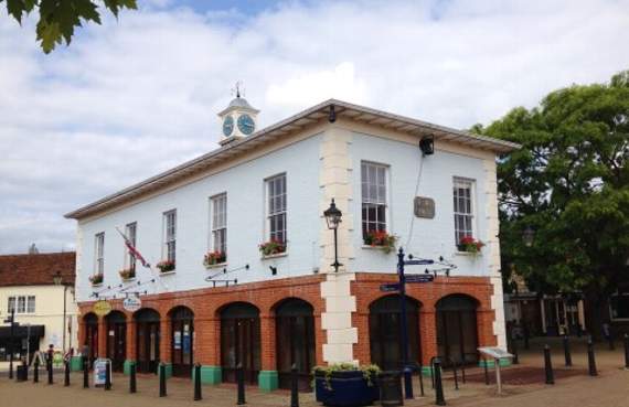 Town council bollards to be decorated for Alton Arts Festival