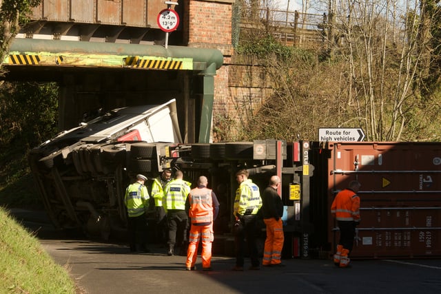 Traffic lights on A325 at Wrecclesham this weekend for bridge works