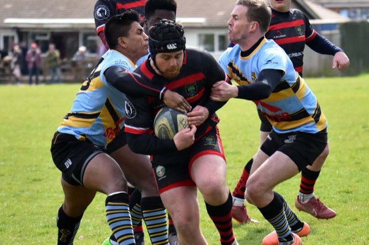 Action from Alton’s 27-24 defeat against Old Walcountians. Photo by Alison Hamer