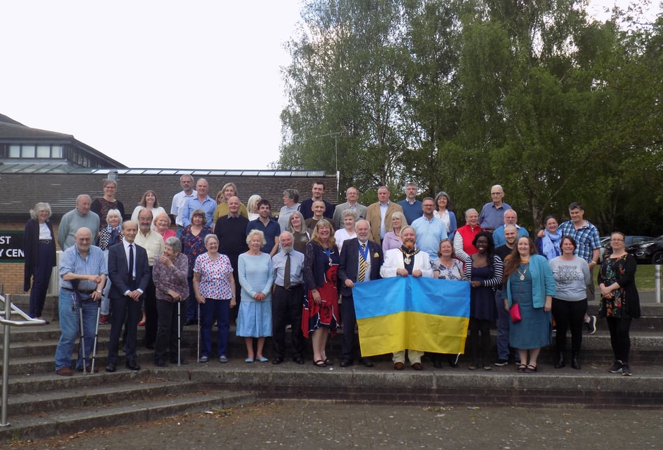 Quiz and curry night in Bordon raises £1,000 for Red Cross for Ukraine