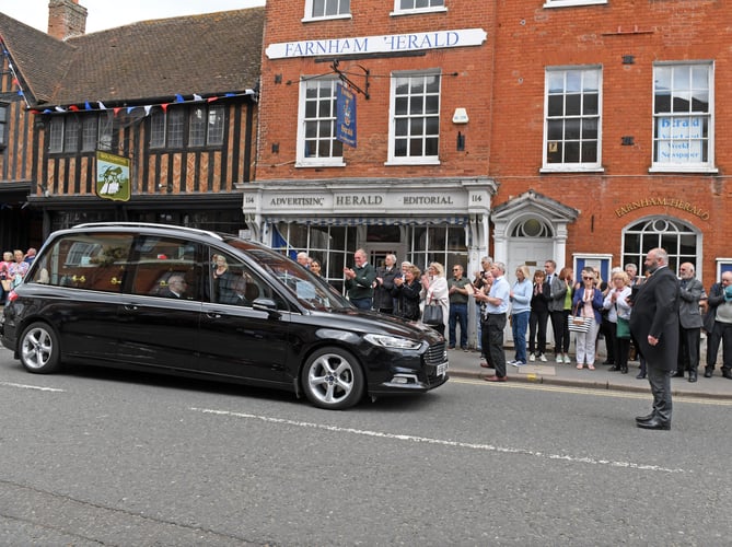 FUNERAL SIR RAY TINDLE        MRW          12th May 2022
Sir Ray Tindle’s hearse pauses outside the Herald offices in West Street on its way to St Andrew’s Church

The funeral cortege of Sir Ray Tindle CBE DL passes the office of The Farnham Herald as it made its way to St Andrew's Church Farnham for a Private Family Service  


Picture:  Malcolm Wells 
Professional Photographer 
