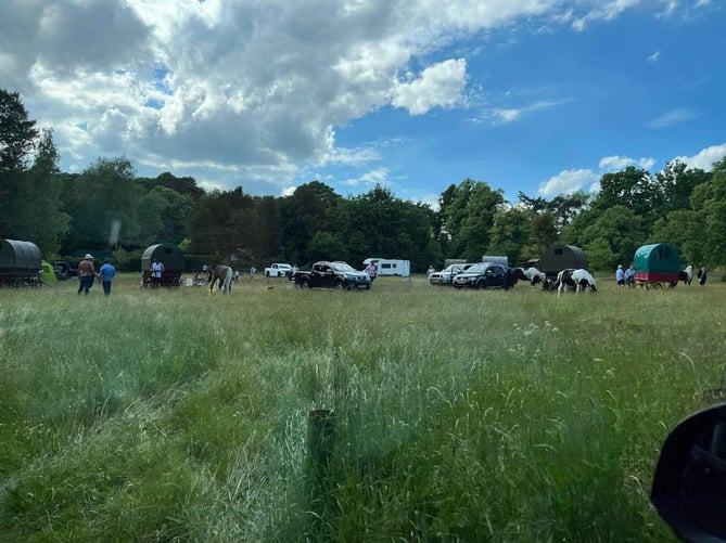 A large number of caravans, both modern and traditional, arrived at Shortheath Common in Frensham on Thursday evening – just days before the village’s Queen’s Jubilee celebration