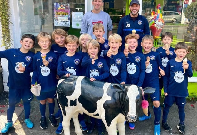 Haslemere Town under-nine Rockets have been sponsored by Dylan’s Ice Cream in Haslemere this season. LEFT TO RIGHT: Rafael Seiler, William Appleton, Wilbur Metcalfe, Noah Watkins, Charlie Niven, Charlie Winkley, Sebastian Stocker, Harry Blackburn, Noah Searle, Reggie Payne, Toby Dowsett, Farren Owen. Behind is Ben Govier (Dylan’s) and Justin Searle (coach)