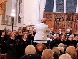 Waverley Singers' Christmas concert raises £740 for youth charity