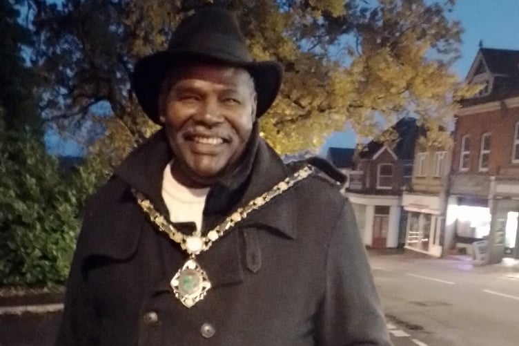 Cllr Leeroy Scott, town mayor of Whitehill & Bordon, turns on the Christmas lights, November 25th 2022.