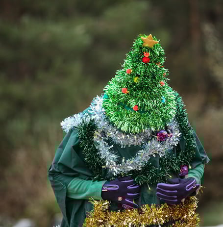 Christmas tree parkrun runner at Hogmoor Inclosure in Bordon, December 2022.