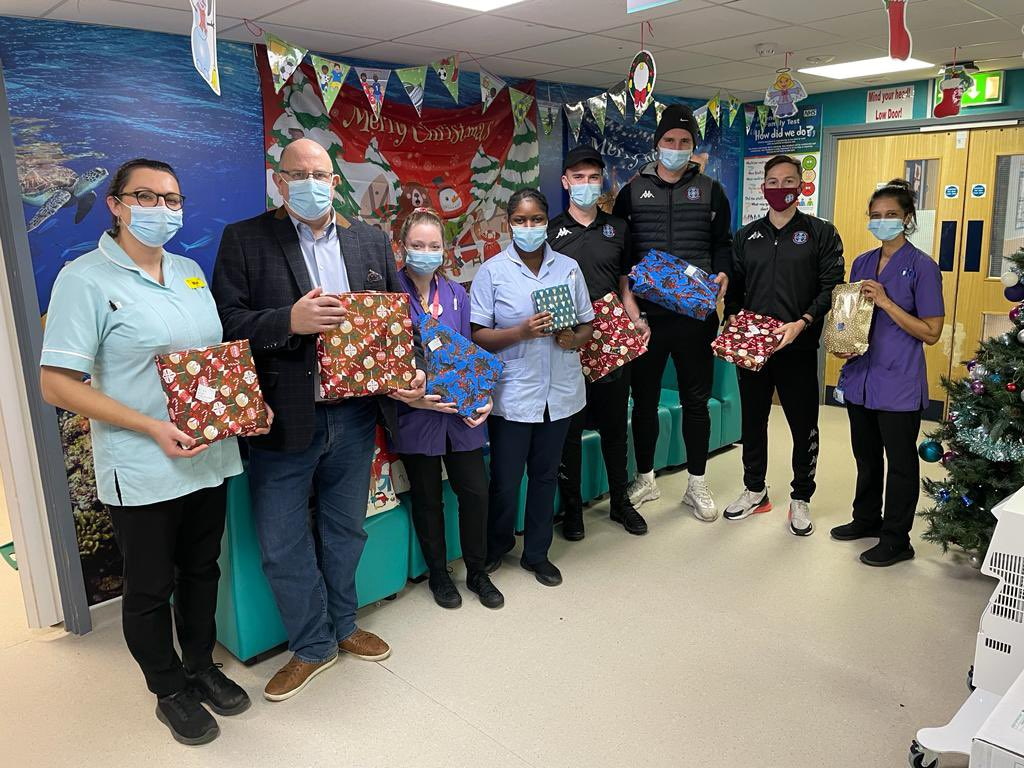 Badshot Lea bring cheer to Frimley Park Hospital children's ward