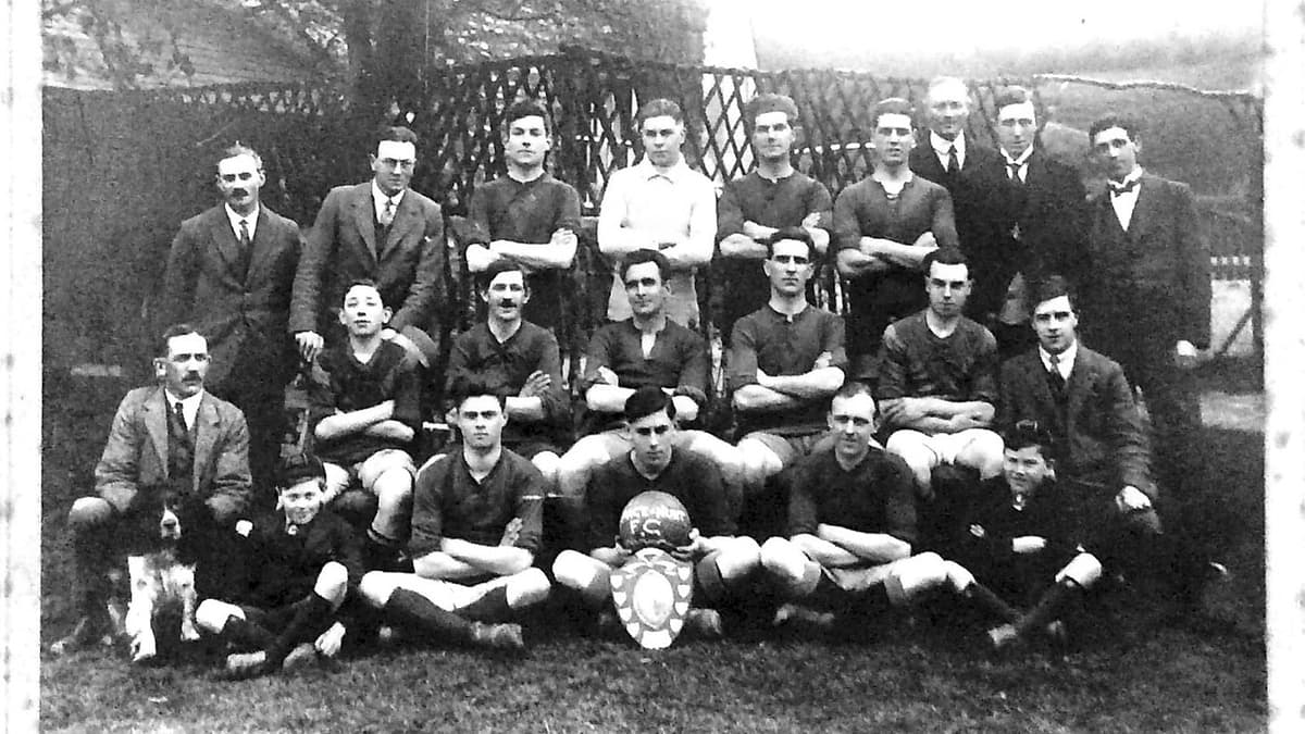 What can photo of 1926 league champions tell us about Farnham's famous coachbuilders