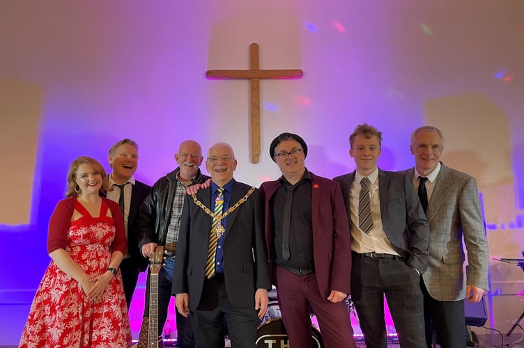 Rod Davis, a former bandmate of John Lennon (left of the mayor), on stage with the TR5’s and Farnham town mayor Councillor Alan Earwaker