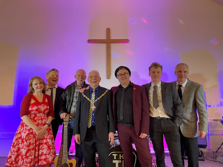 Rod Davis, a former bandmate of John Lennon (left of the mayor), on stage with the TR5’s and Farnham town mayor Councillor Alan Earwaker
