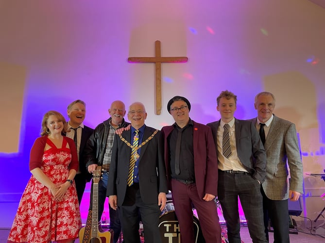 Rod Davis, a former bandmate of John Lennon (left of the mayor), on stage with the TR5’s and Farnham town mayor Councillor Alan Earwaker