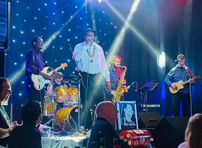 Whitehill town mayor Cllr Leeroy Scott sings You Are My Sunshine with Brobed Stils, Forest Community Centre, Bordon, February 16th 2023.