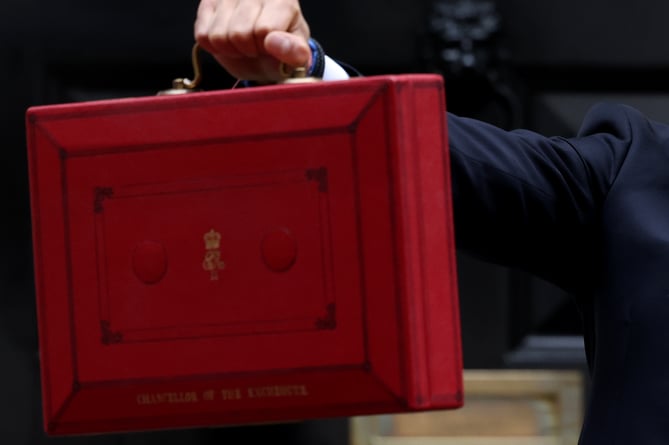 27/10/2021. London, United Kingdom. Budget Day 2021.  Chancellor of the Exchequer Rishi Sunak leaves No11 Downing Street to deliver his 2021 Budget to the House of Commons. Picture by Luca Boffa / No 10 Downing Street