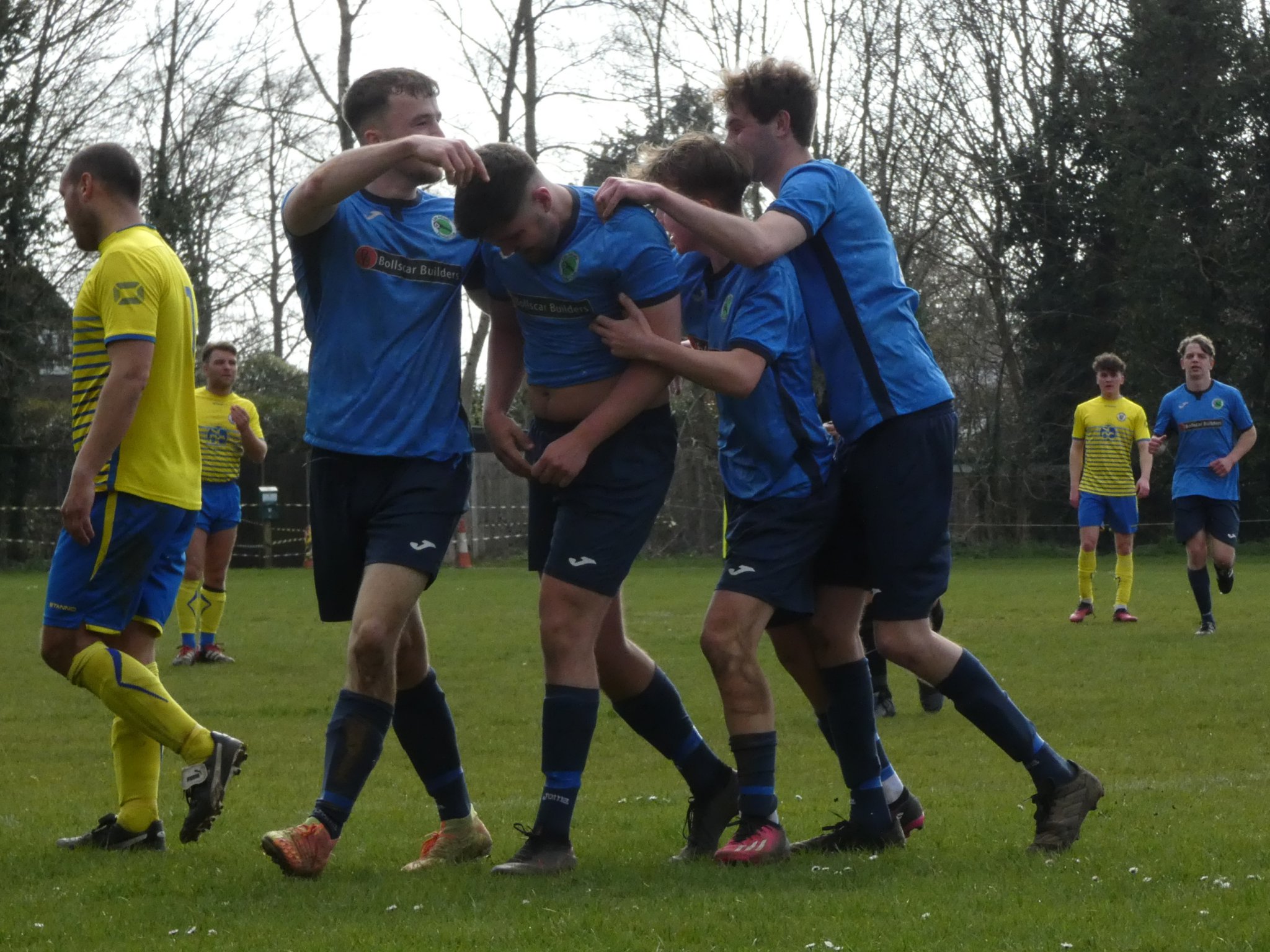Liss Athletic produce fine performance to beat high-flying Locks Heath