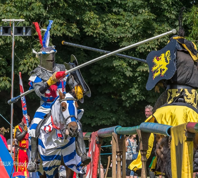 Jousting Knights