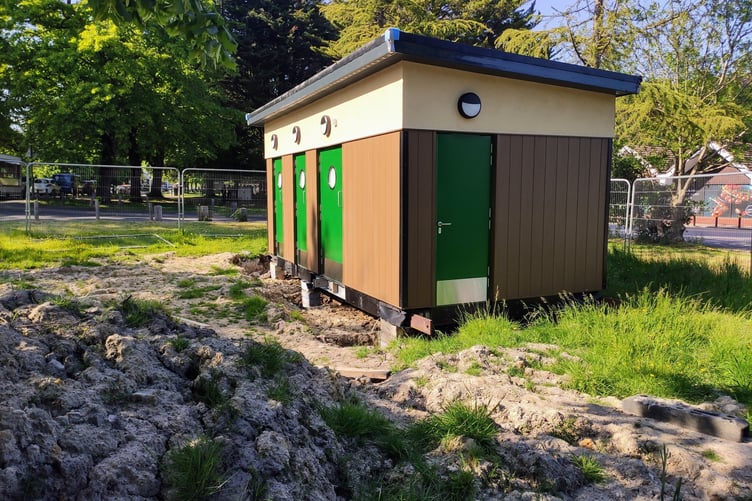 Lion Green toilets