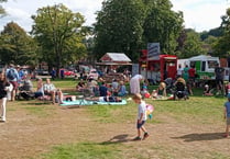 Foodies forage on Lion Green for 16th Haslemere Food Festival