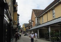 Shoppers pickpocketed in Petersfield: link to woman with facemask and clipboard