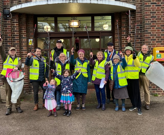 WATCH: Singing litter pickers make debut outside Petersfield Town Hall