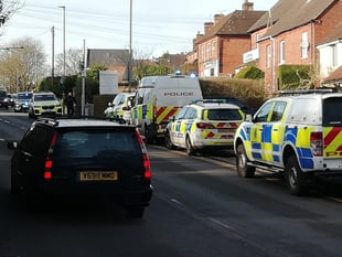 Woman arrested for carrying knife and 'making threats to kill'