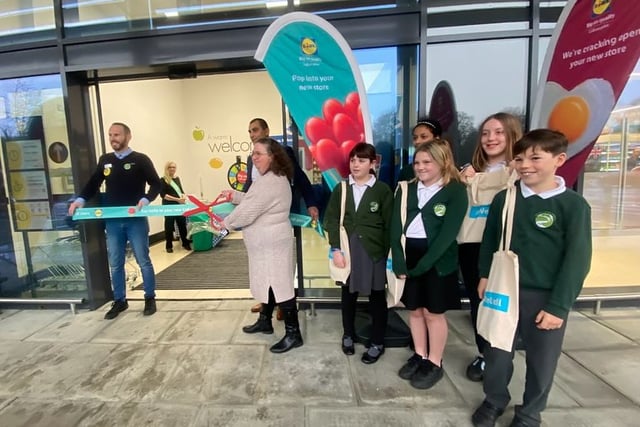 VIDEO: Lidl Alton finally opens its doors to shoppers