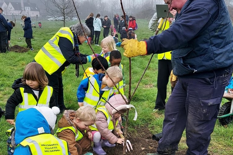 Children from Holybourne Village Pre-school and volunteers.