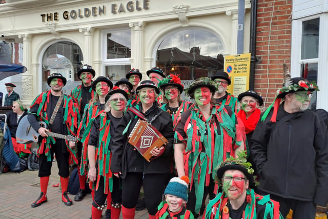 Trip to Portsmouth for first outdoor Alton Morris dance of the season