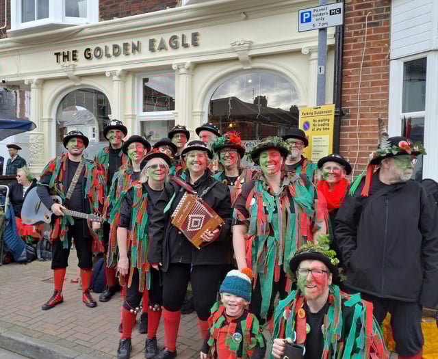 Trip to Portsmouth for first outdoor Alton Morris dance of the season