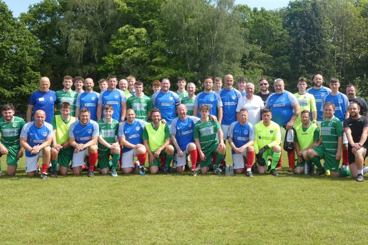 The Liss Athletic and Pompey Legends teams (Photo: Simon Jasinski)
