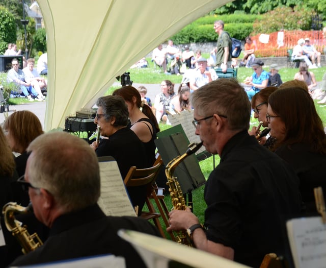 Enjoy picnic and live music in the park at Alton's Community Big Lunch