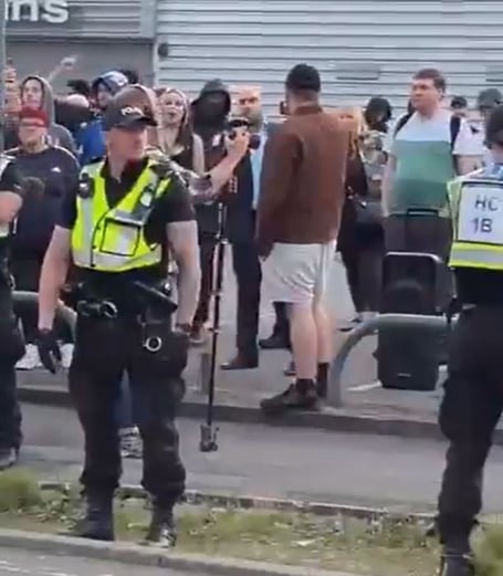Footage of Nick Tenconi, the interim leader of UKIP at a demonstration in Aldershot (Antifawatch)