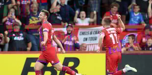 Henry's double fires Shots to impressive win against Robins
