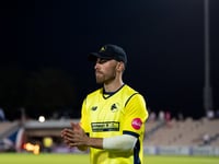 Hampshire batter Weatherley signs new contract