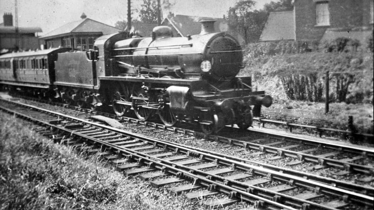 Peeps into the Past Have you heard of the 1933 Alton line rail