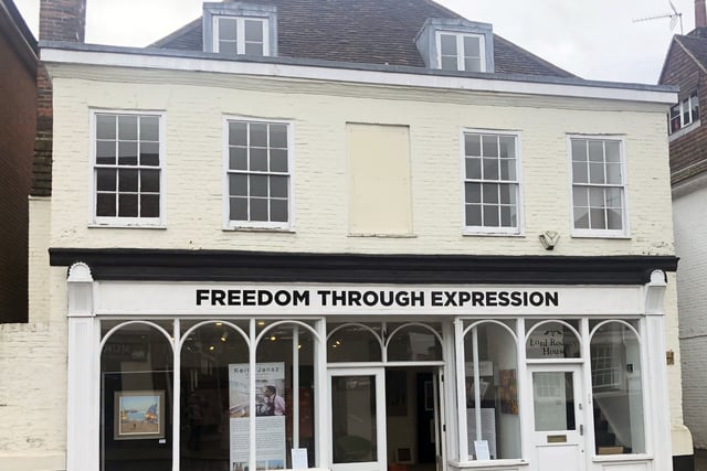 Mouth and foot painter Keith Jansz exhibiting in Alton
