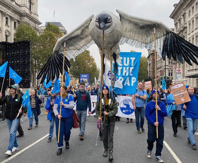 Wey-load of local support on March for Cleaner Rivers 