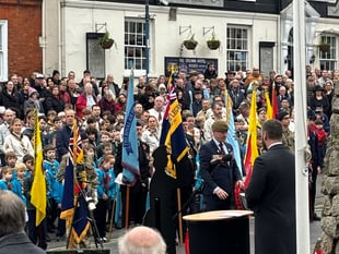 Packed crowd remembers the fallen in Alton