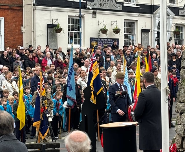 Packed crowd remembers the fallen in Alton