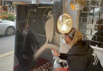 VIDEO: Local artist brings snowy scenes to Farnham's town centre shops
