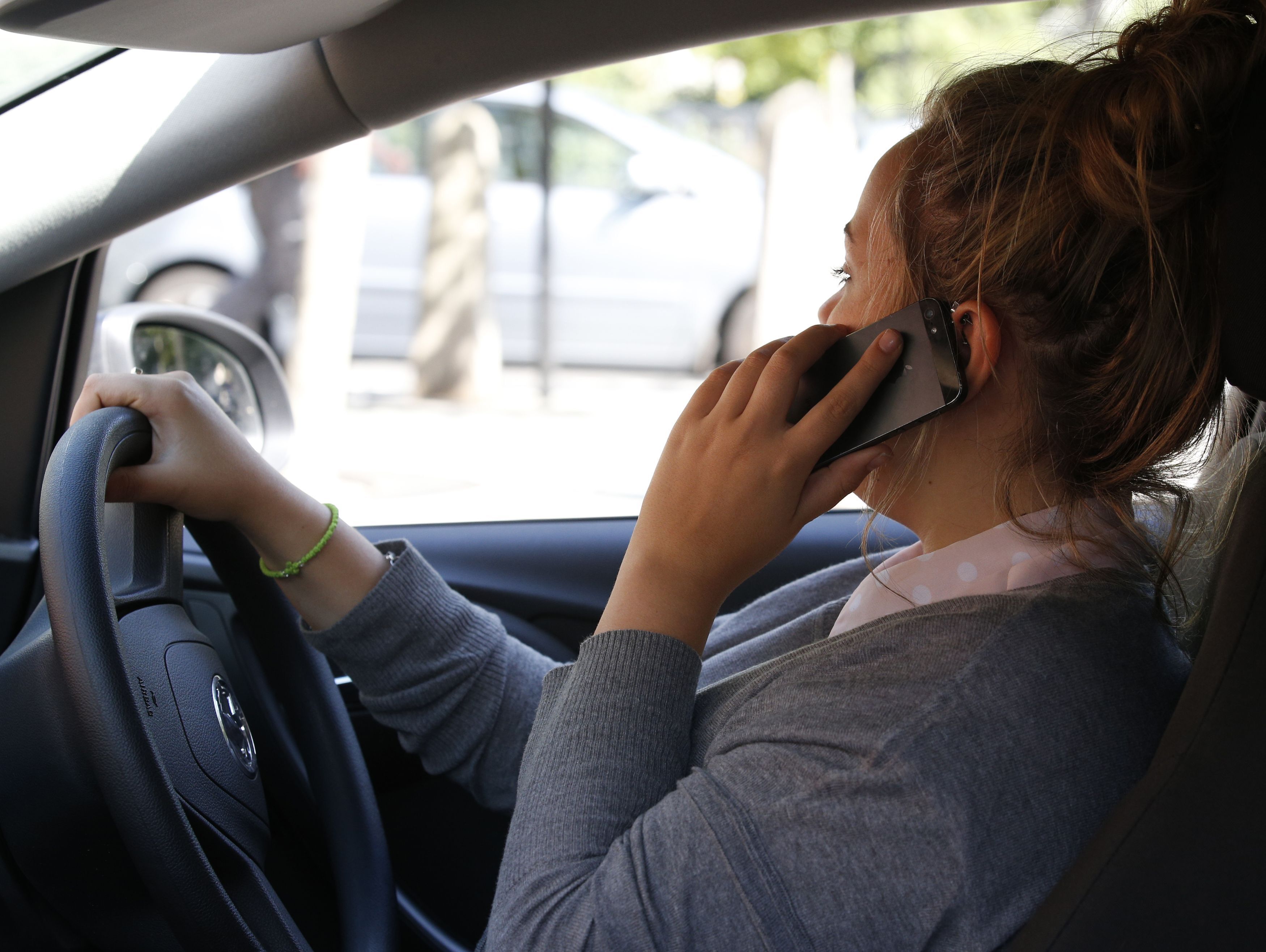 Law change means more penalties for using phones while driving in Hampshire