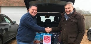 Councillor helps hand out festive hampers to families