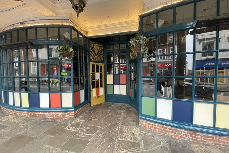 Jack and Alice wine bar and restaurant has announced the closure of its Farnham branch.