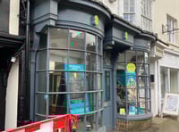 Masked trio leave Farnham EE shop empty handed in botched robbery