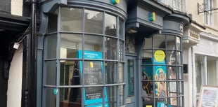 Masked trio leave Farnham EE shop empty handed in botched robbery