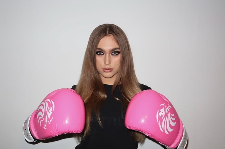 Beauty queen, Rheanna Cartier, who has swapped the catwalk for the boxing ring. Release date March 24 2025. A glamorous beauty queen swapped the catwalk for the boxing ring to fight in her first ever match and prove she's "more than her looks". A glamorous beauty queen swapped the catwalk for the boxing ring to fight in her first ever match - and won. Rheanna Cartier, 21, was left a "shy and awkward" teenager after being bullied at school but had the last laugh by becoming an international bikini model. And now she's fought back against the bullies one step further after stepping into the boxing ring for her first ever fight.