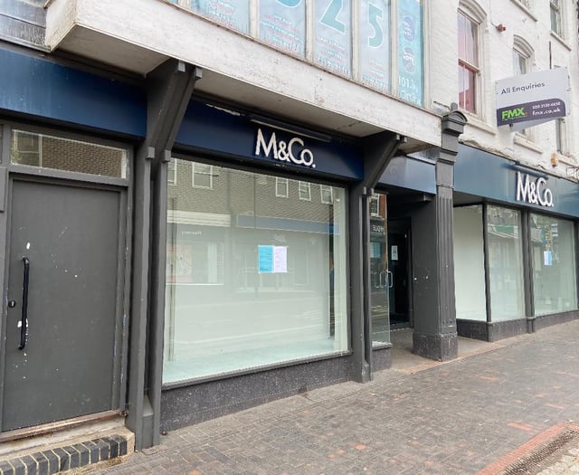 Plenty of places to eat and drink in Alton - but empty shops too