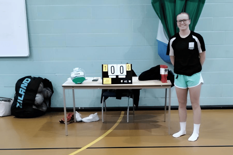 Tegan right before the start of the netball marathon