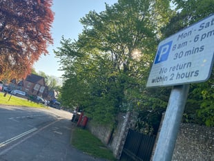 Child bitten by dog outside Rowlands Castle cafe
