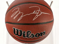 Game on for sports memorabilia auction